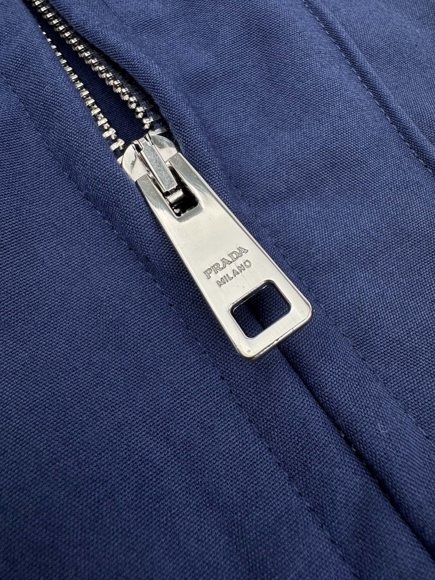 2026 New Triangle Brand Colour-Blocked Logo Jacket (MM083-B60)