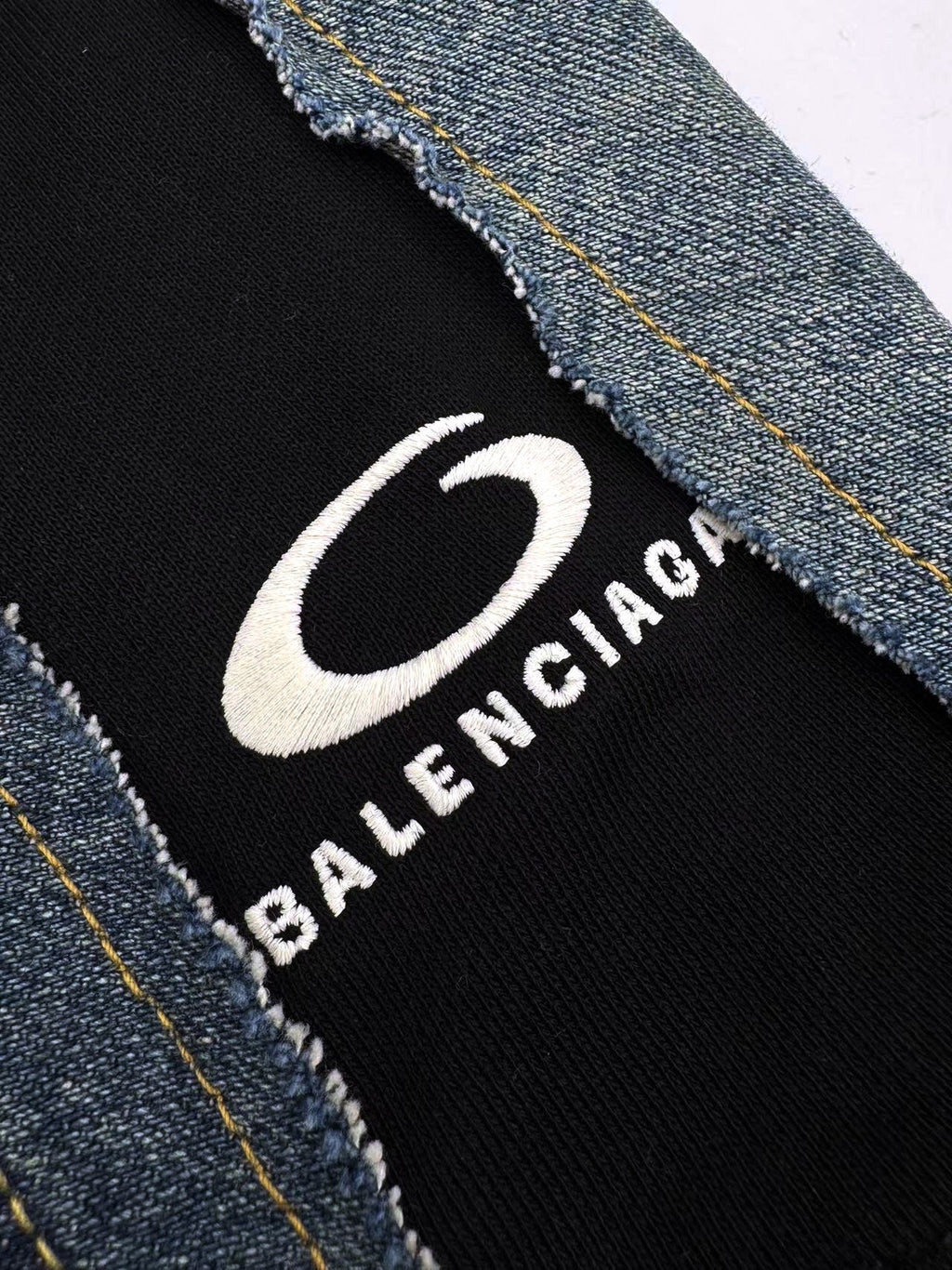 2026 New Balen CUT-UP Denim Jacket (MM078-C40)