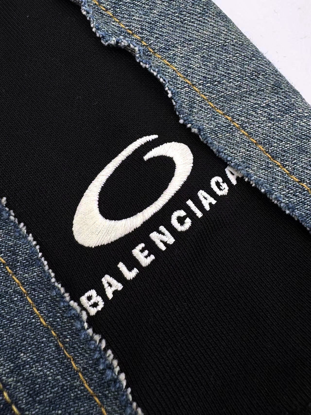 2026 New Balen CUT-UP Denim Jacket (MM078-C40)