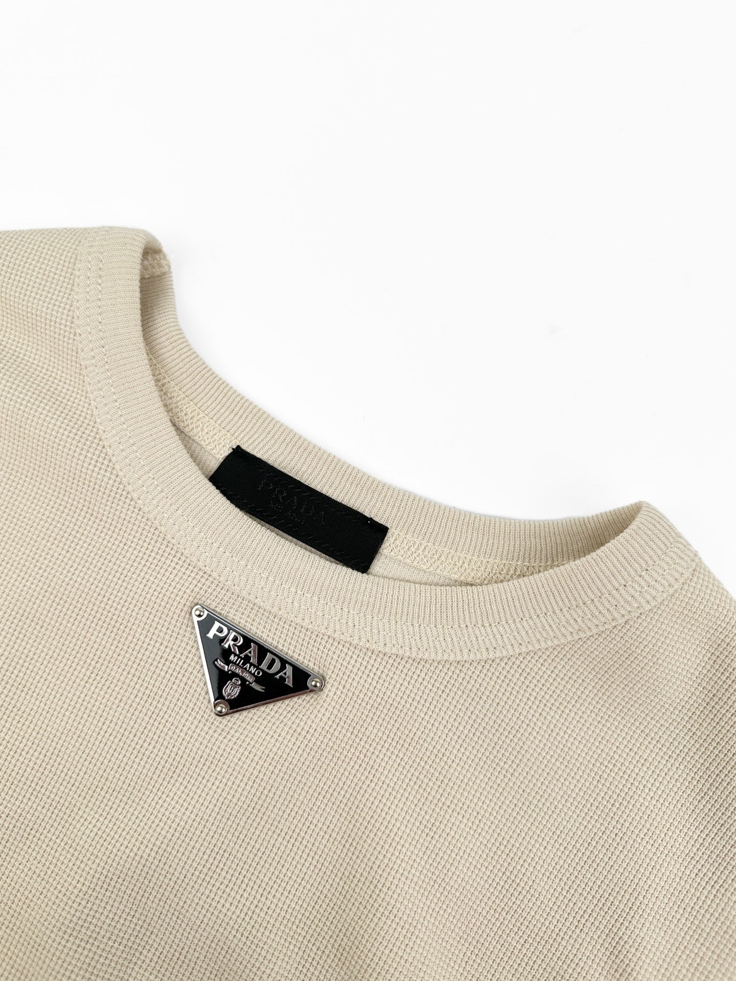 2026 New Triangle Brand Short-Sleeved T-Shirt (CC989-A20)