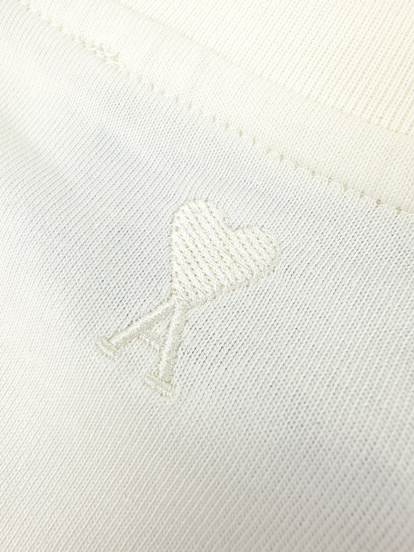 2026 New Heart A Letter Print Square T-shirt (BB880-A15)