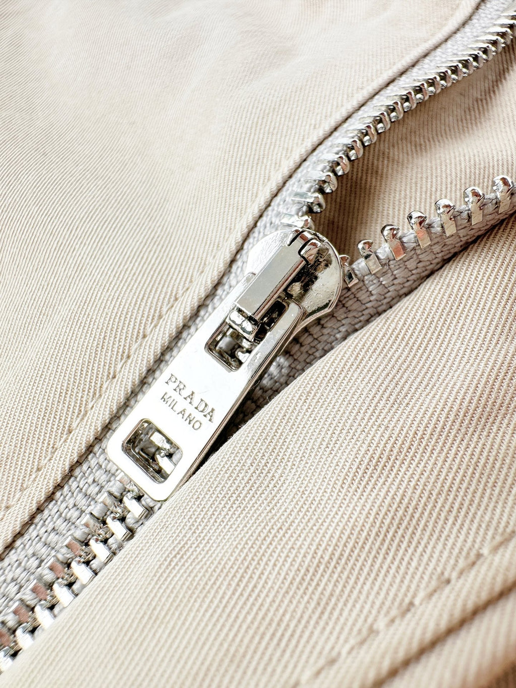 2026 New Triangle Brand Logo Keyring Trousers (BB860-B25)