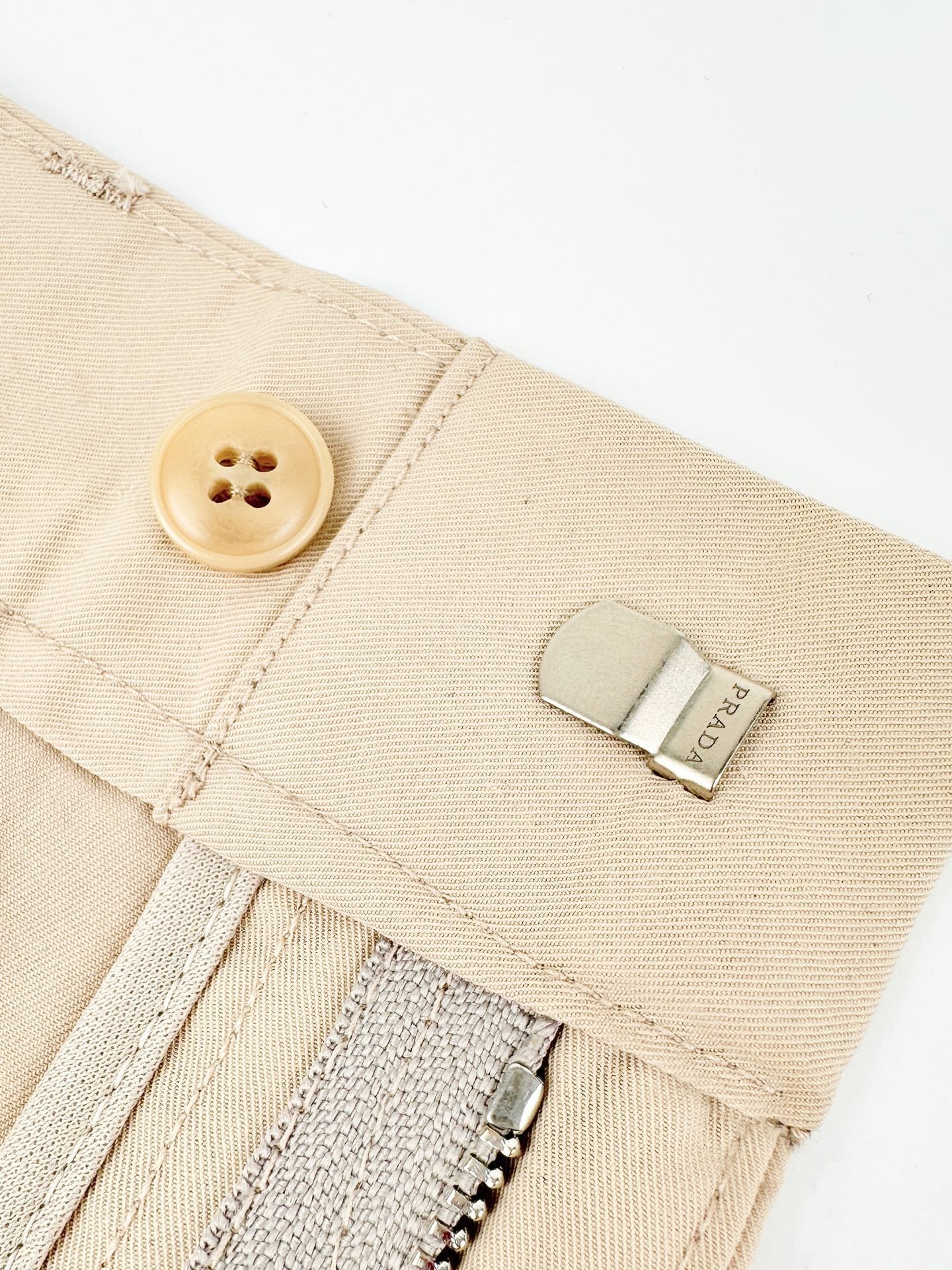 2026 New Triangle Brand Logo Keyring Trousers (BB860-B25)