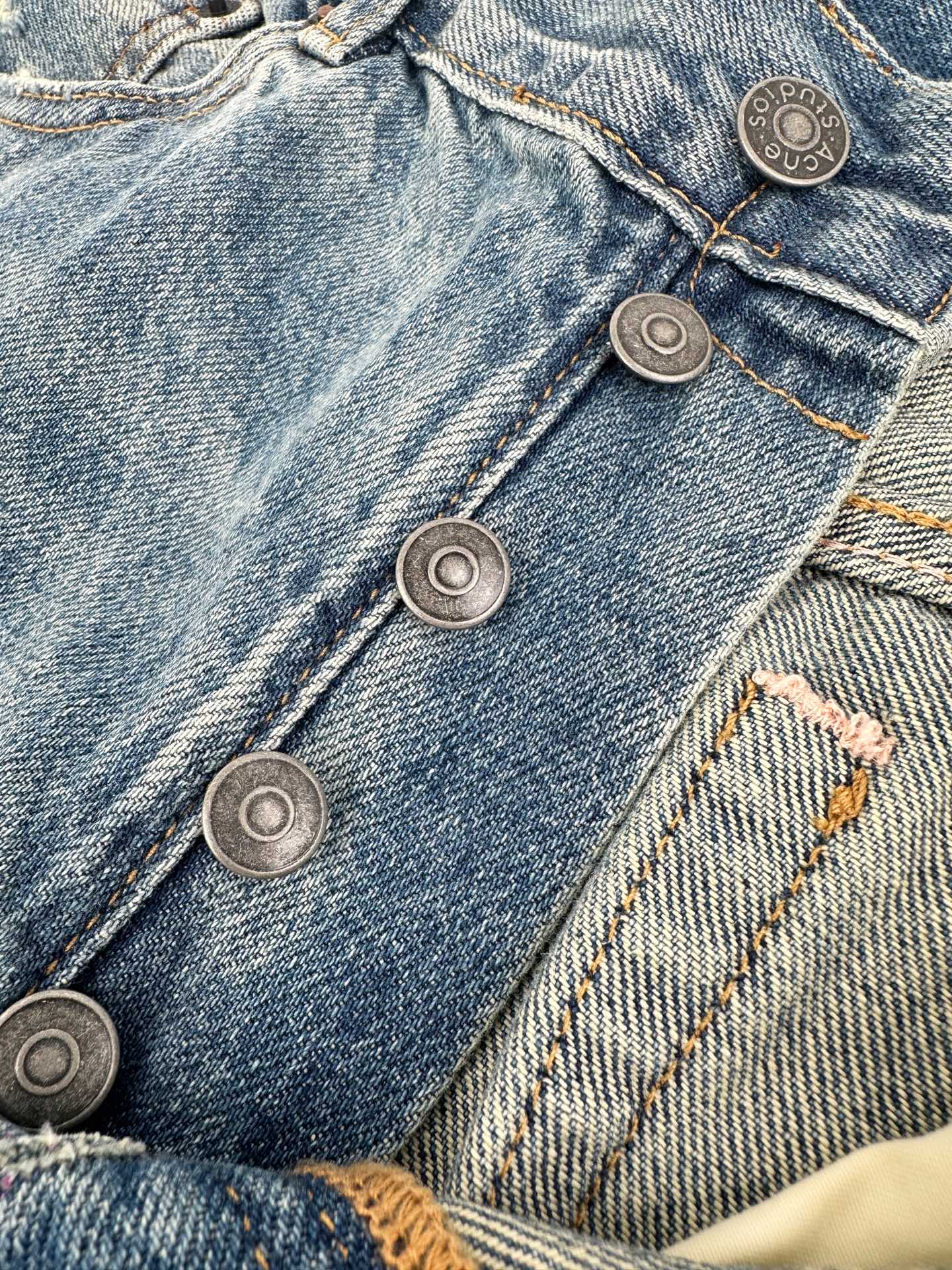 2026 New Arrival Acn Distressed Ripped Jeans (CC994-B60)