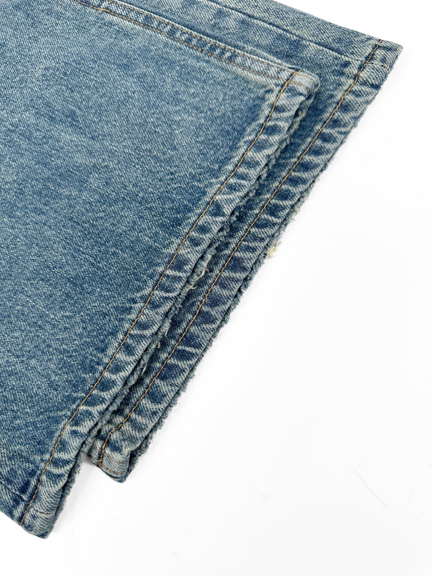 2026 New Arrival Acn Distressed Ripped Jeans (CC994-B60)
