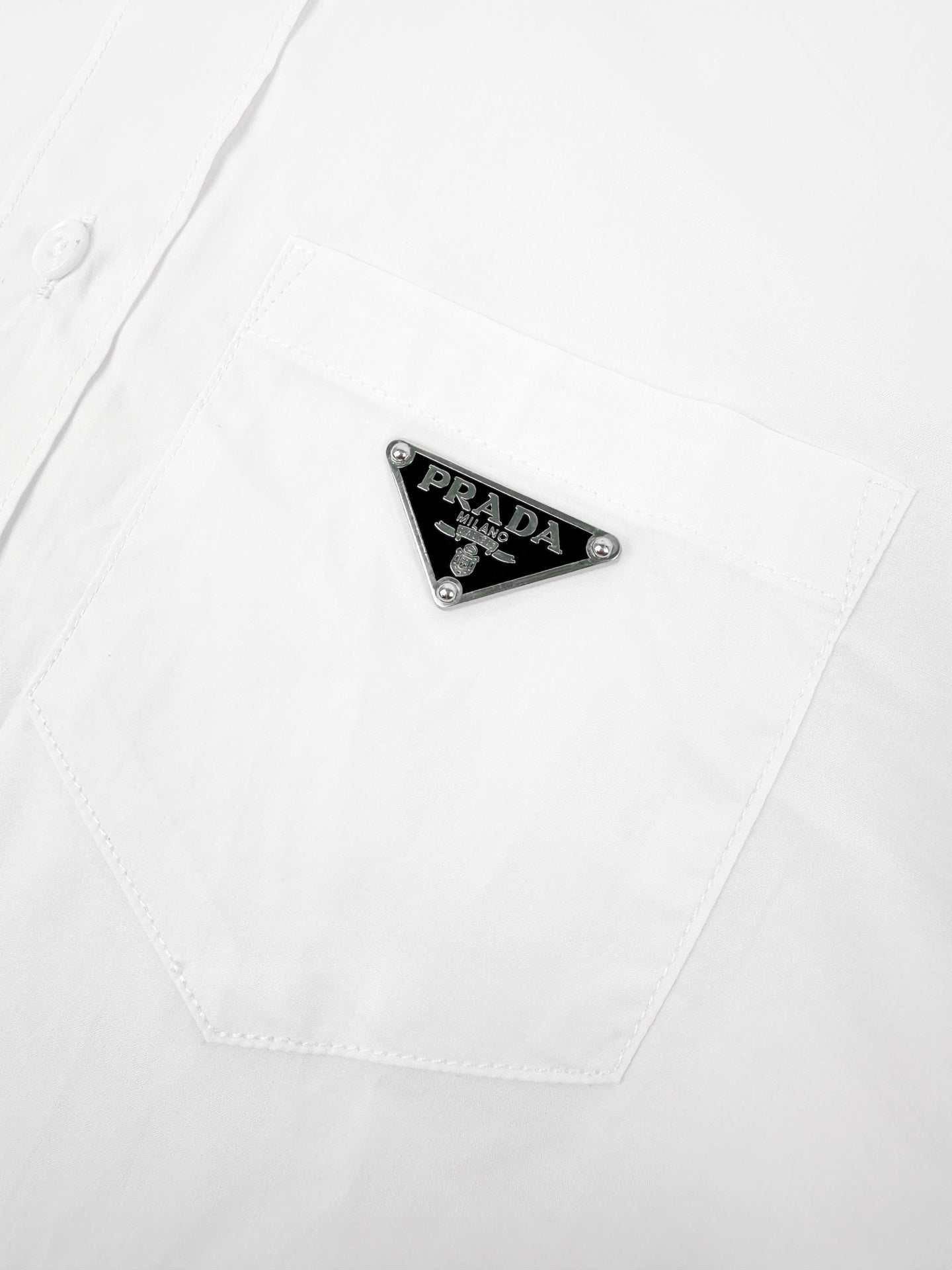 2026 Women's Triangle Brand Triangle Logo Short Shirt (EE420)