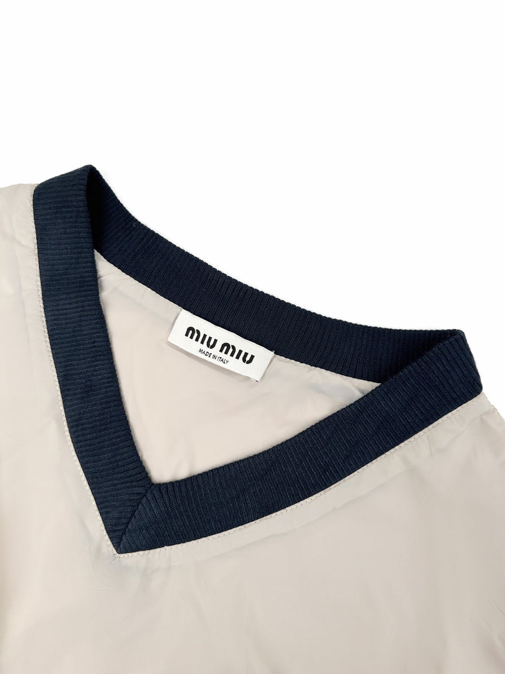 2026 Women's MM Logo V-neck Sweater (FF763)