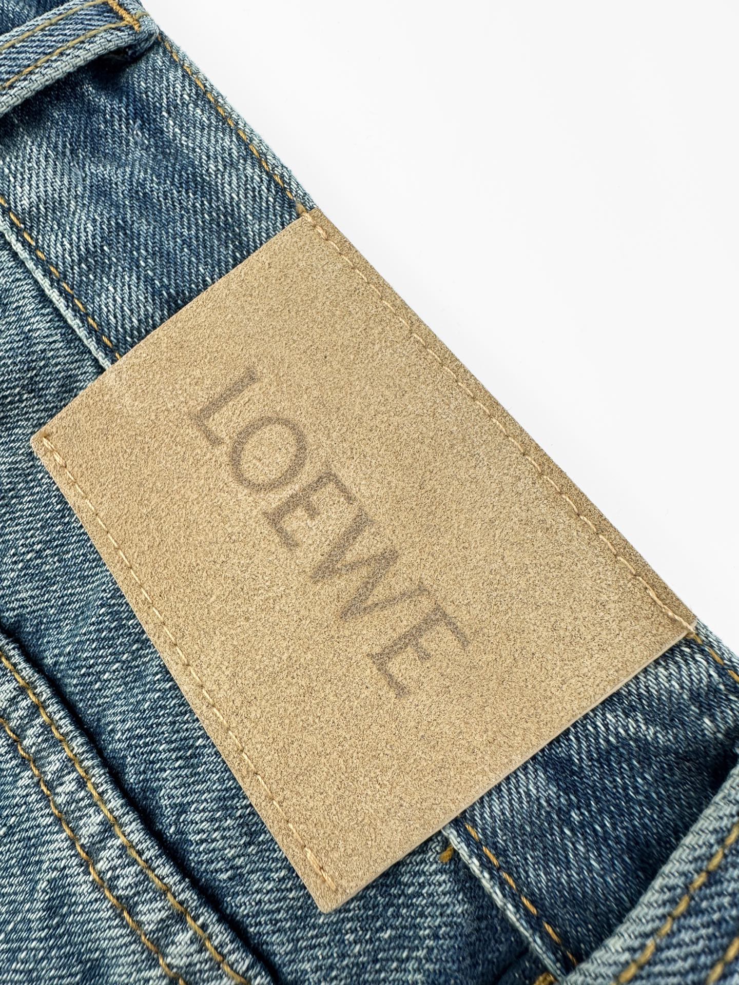 2026 New Style Way Embossed Leather Jeans (BB907-B90)
