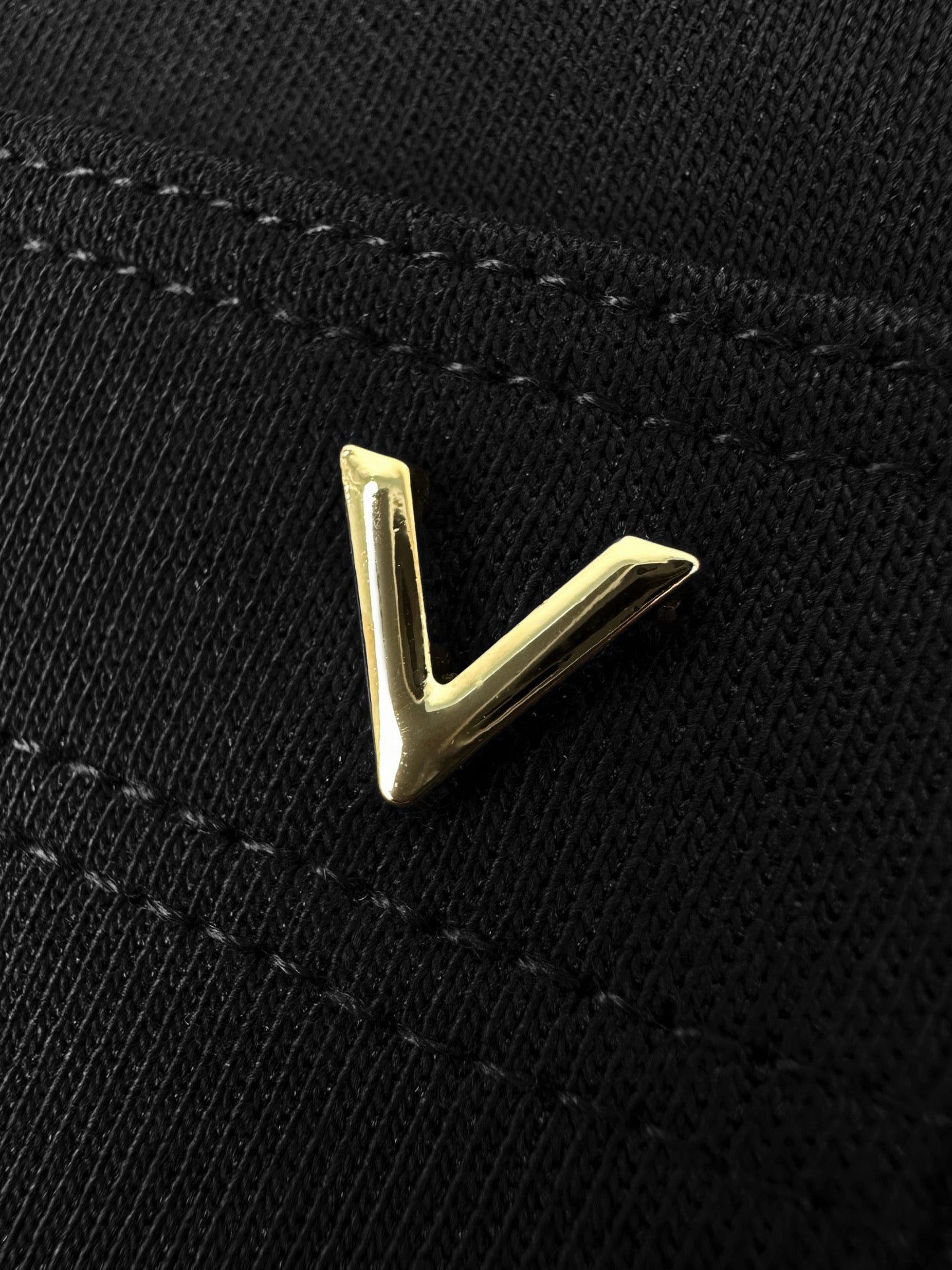 2026 New Model VA Logo Metal Sweatshirt (AA687-A65)
