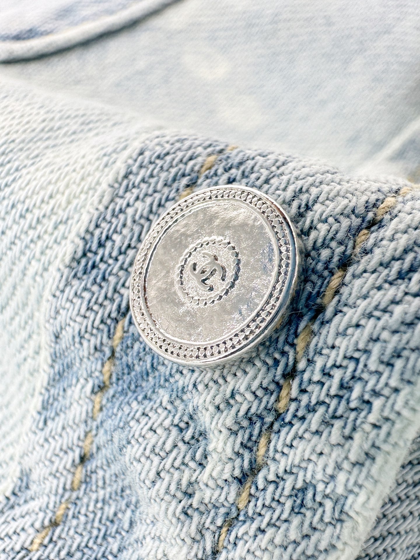 2026 Women's CC Logo Washed Denim Pearl Shirt (FF805)