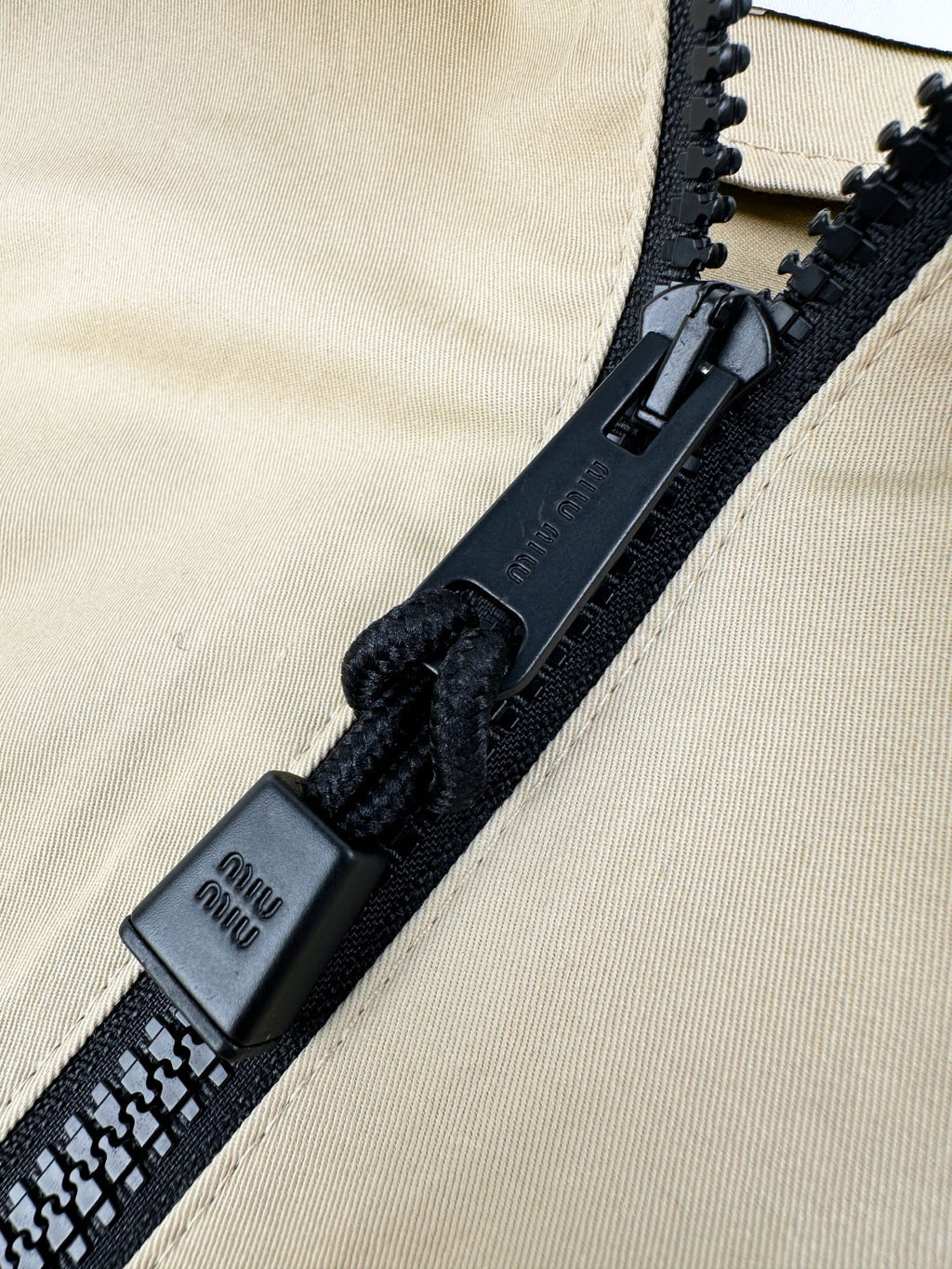 2026 Women's MM Logo Zipper Coat (FF806)