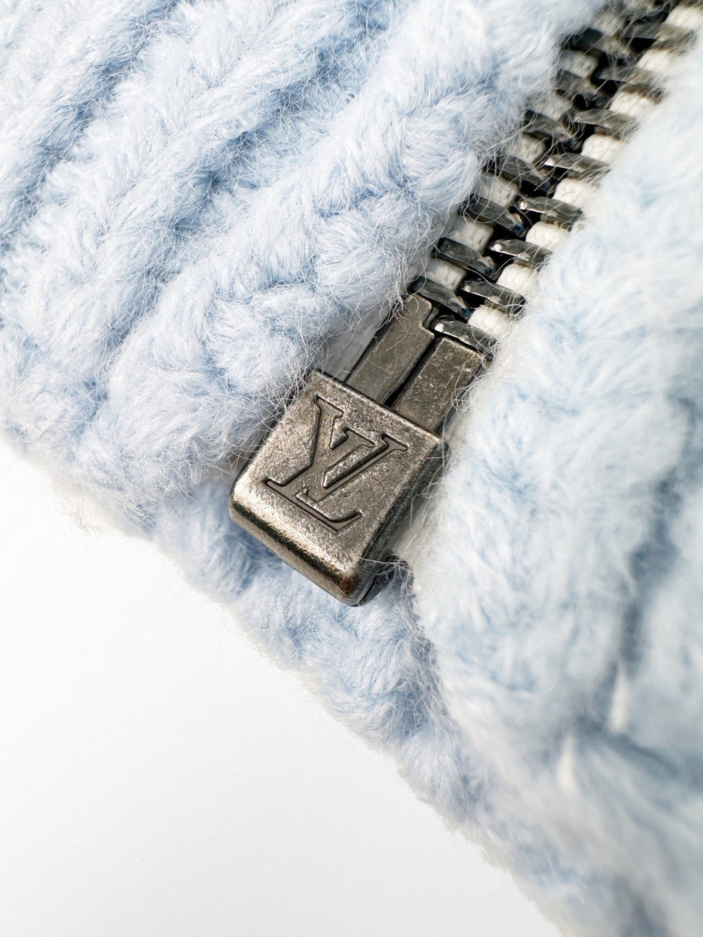 2026 New Model LY Embroidered Logo Plush Sweater Coat (AA629-C20)