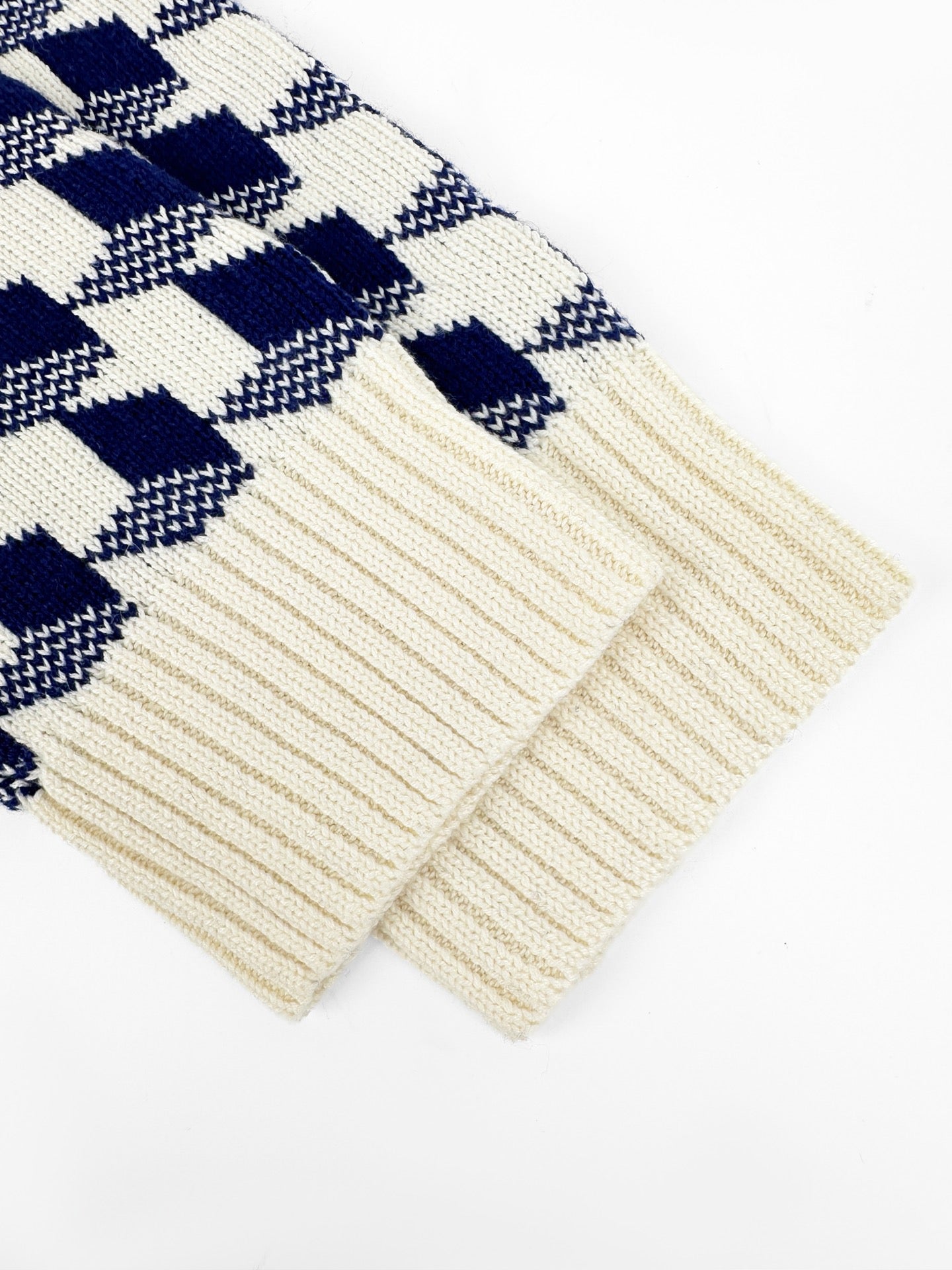2026 New Style CD Embroidered Peacock Pattern Plaid Knitted Sweater (AA640-B40)