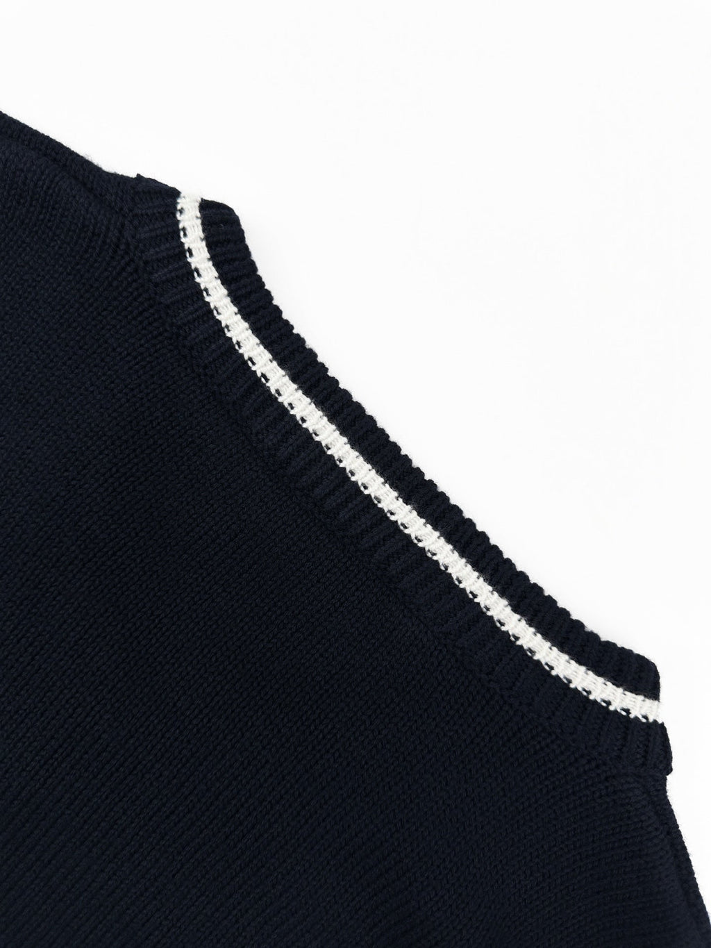 2026 New Model LY Embroidered Twisted Knit V-Neck Sweater (AA675-B25)