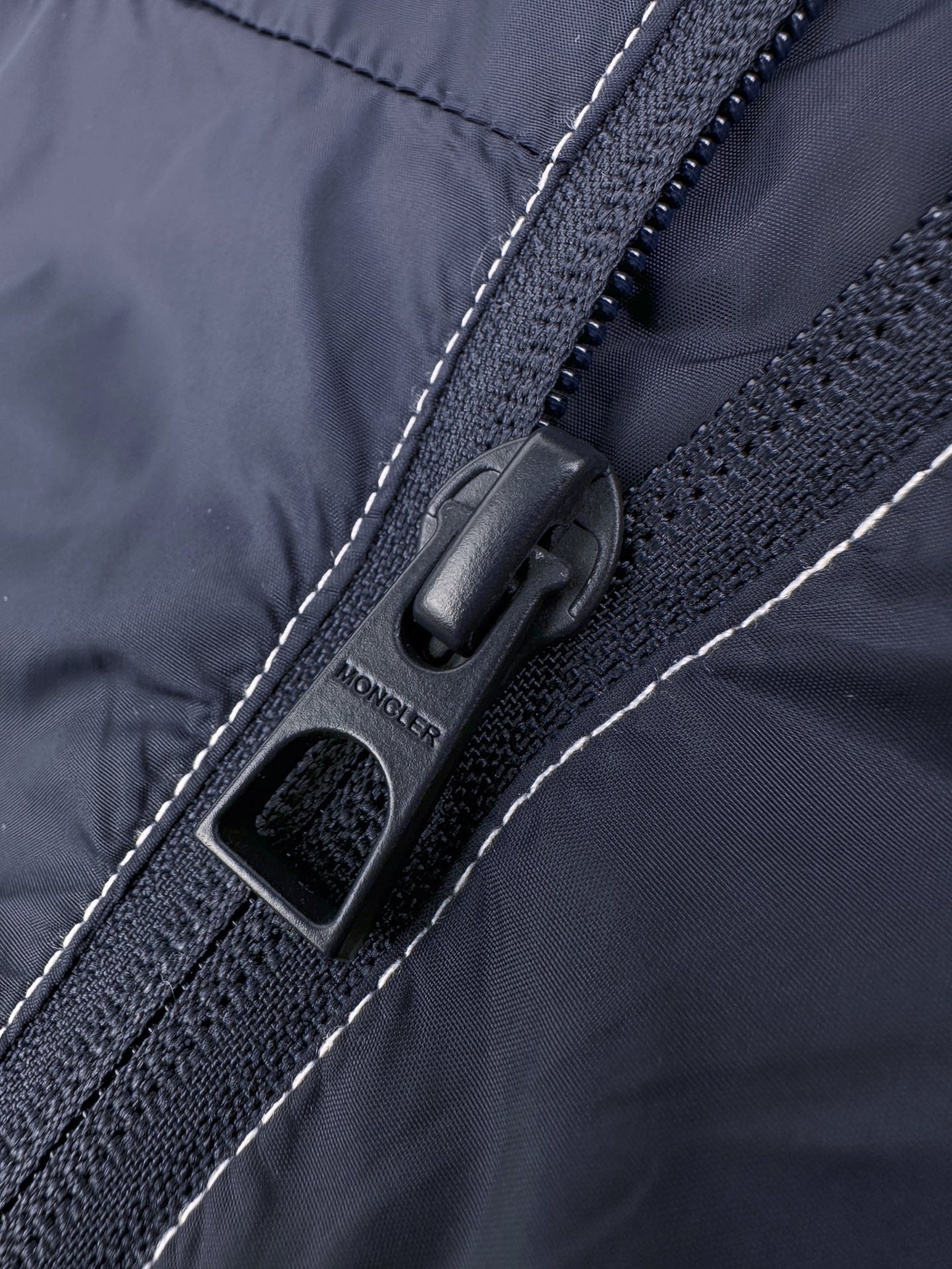 2026 New Model Mon Logo Color-Contrasting Stitch Jacket (AA669-B90)
