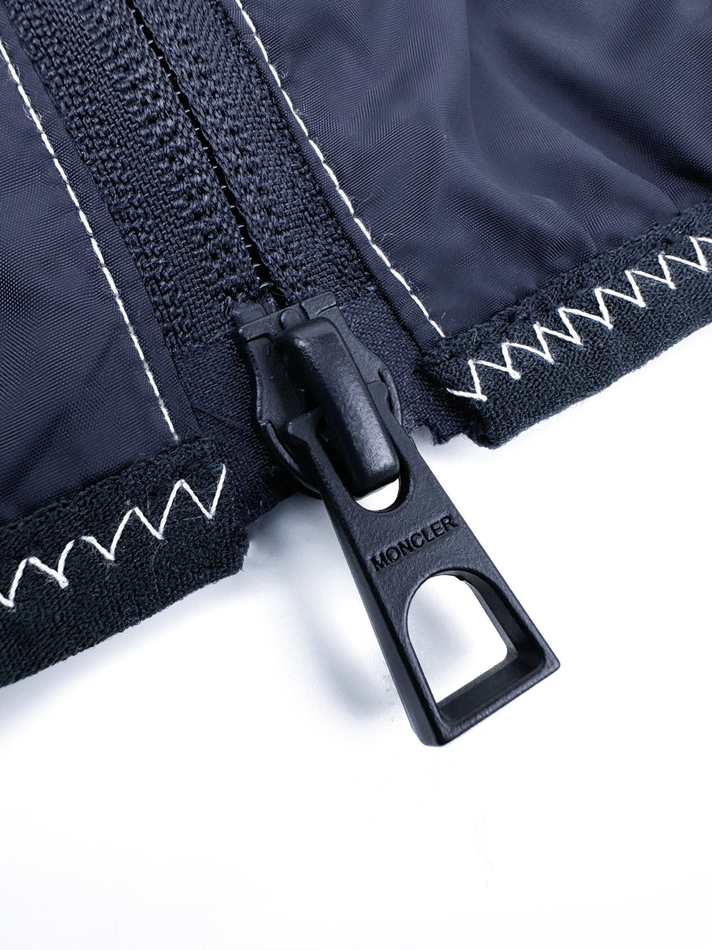 2026 New Model Mon Logo Color-Contrasting Stitch Jacket (AA669-B90)